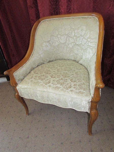 BEAUTIFUL VINTAGE  UPHOLSTERED ARM CHAIR  
