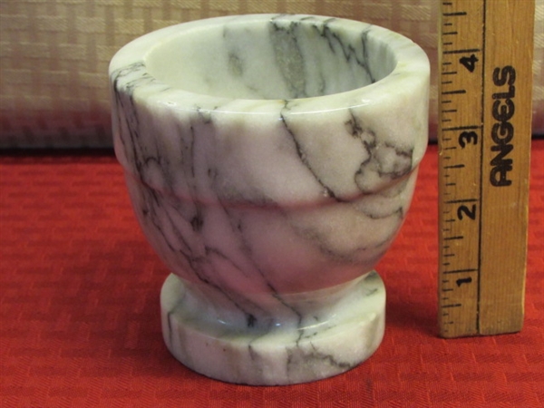 PRETTY MARBLE MORTAR LOOKING FOR PESTLE