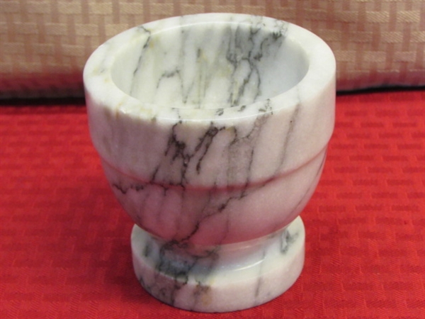 PRETTY MARBLE MORTAR LOOKING FOR PESTLE