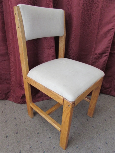 STURDY OAK SIDE CHAIR WITH PLUSH UPHOLSTERED SEAT & BACK REST