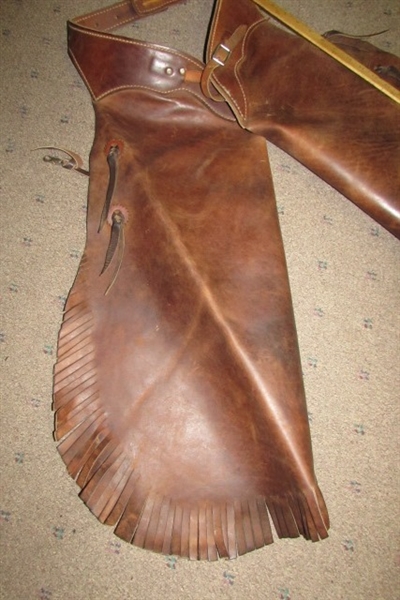 VINTAGE CUSTOM MADE BROWN LEATHER WESTERN CHAPS.