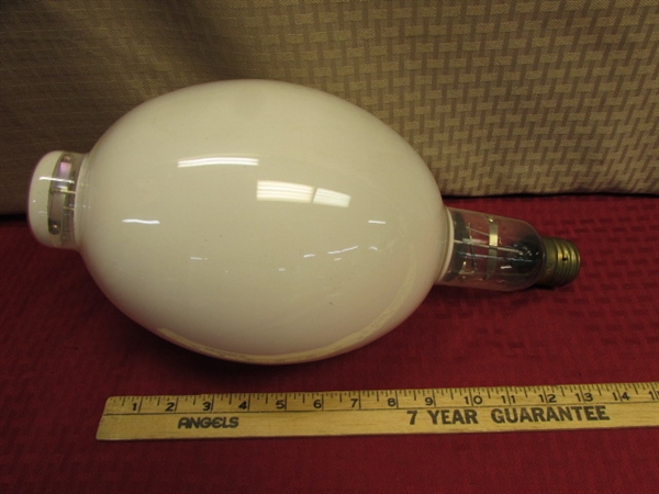 THE WORLDS BIGGEST LIGHT BULB-SYLVANIA MS1000/C BU METALARC LAMP