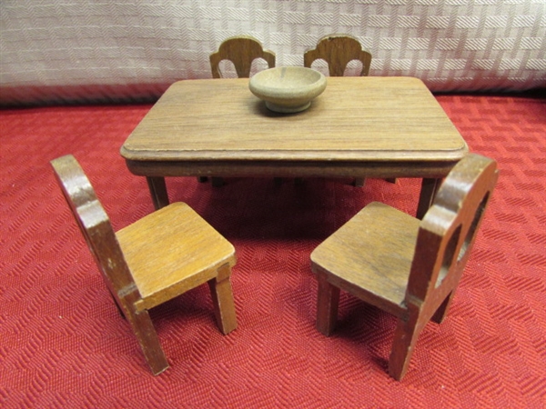 VINTAGE DOLL HOUSE FURNITURE & ACCESSORIES, WOOD & PLASTIC FOR THE KITCHEN, DINING ROOM, LIVING ROOM & MORE