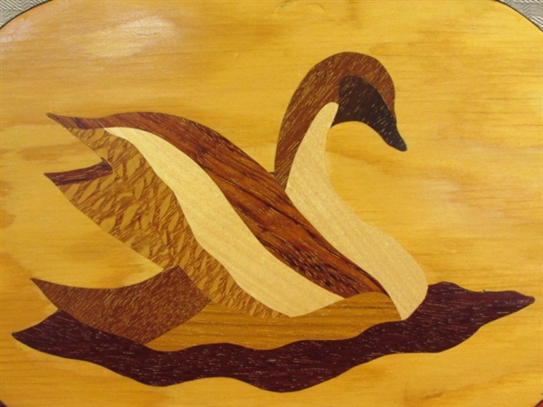 PRETTY CANADA GOOSE INLAID WOOD WALL PLAQUE