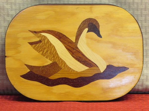 PRETTY CANADA GOOSE INLAID WOOD WALL PLAQUE