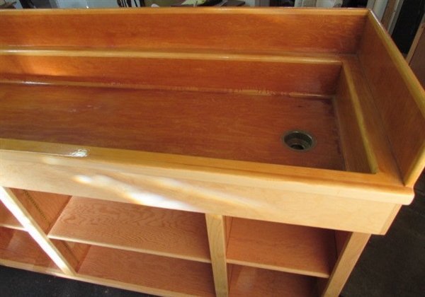 CUSTOM UTILITY CABINET - POTTING  OR FISH CLEANING STATION, PHOTOGRAPHY  OR OTHER   ??