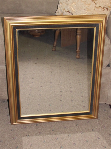 ELEGANT FRAMED MIRROR TO HANG ON YOUR WALL 