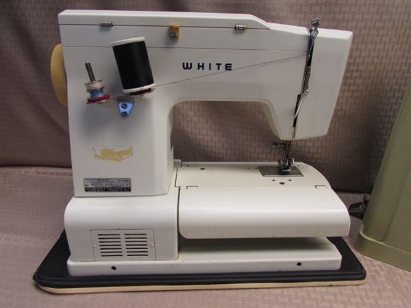 VINTAGE WHITE PORTABLE SEWING MACHINE MODEL 710