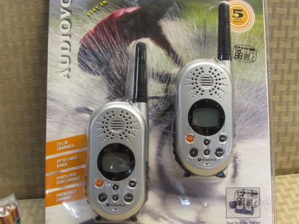 NEW/LIKE NEW AUDIOVOX 2 WAY RADIOS WITH CHARGER & BATTERIES-5 MILE RANGE!