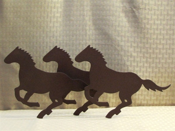WONDERFUL, RUSTIC & CLEVERLY HAND CRAFTED PICTURE FRAME & GALLOPING HORSES WALL HANGING