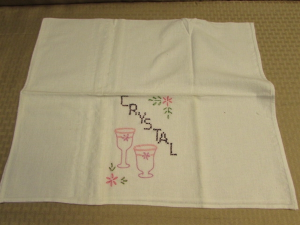 ADORABLE HAND CRAFTED DAYS OF THE WEEK VINTAGE MUSLIN HAND TOWELS