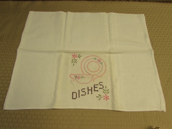 ADORABLE HAND CRAFTED DAYS OF THE WEEK VINTAGE MUSLIN HAND TOWELS