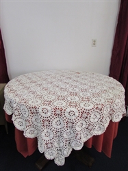 WONDERFULLY CROCHETED VINTAGE PINWHEEL & STARBURST TABLE CLOTH WITH ACCENT TABLE CLOTH