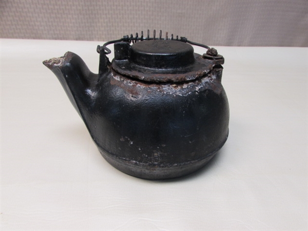 GREAT GIFTS FOR A COUNTRY HOME - VINTAGE  WAGNER WARE CAST IRON TEA KETTLE & BRASS WILLIAMSBERG TRIVET