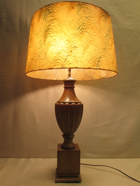 ATTRACTIVE VASE SHAPED VINTAGE SOLID CARVED WOOD TABLE LAMP WITH TWO LIGHT SOCKETS & RUSTIC SHADE