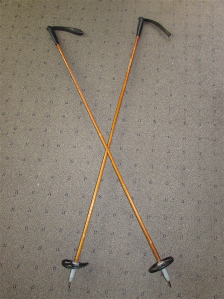 WONDERFUL VINTAGE BAMBOO SKI POLES FOR YOUR RUSTIC LODGE DÉCOR