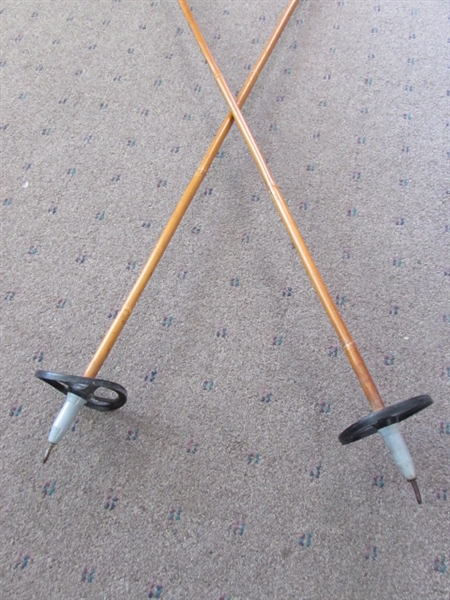 WONDERFUL VINTAGE BAMBOO SKI POLES FOR YOUR RUSTIC LODGE DÉCOR