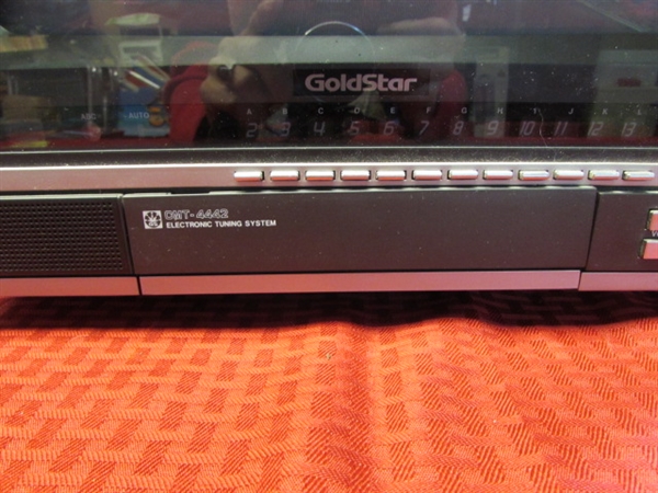 GOLDSTAR PORTABLE TV WITH VHS 