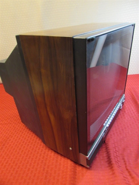 GOLDSTAR PORTABLE TV WITH VHS 