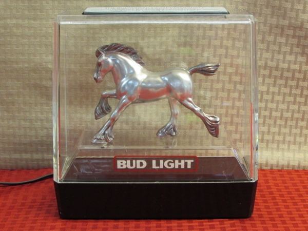 A MUST HAVE FOR THE HORSE LOVER OR MAN CAVE!  BUDWEISER CLYDESDALE LIGHT