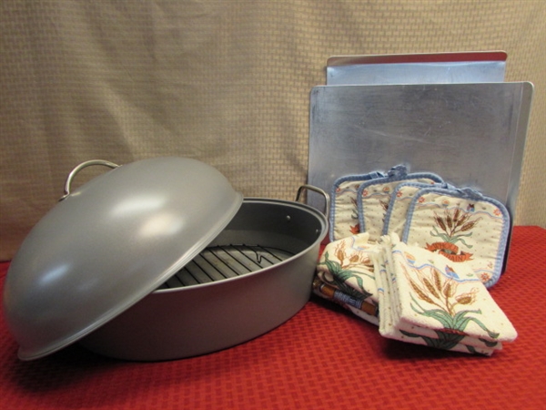 FOR YOUR HOLIDAY FEAST!  CARBON STEEL ROASTING PAN, RACK, 2 BAKING SHEETS, NEW POTHOLDERS & MORE