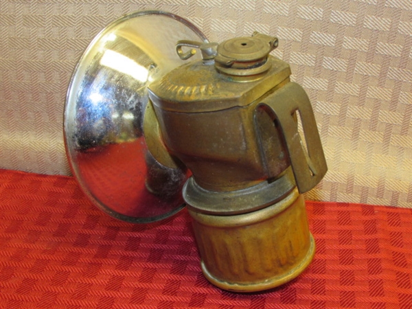 VINTAGE U.S. MADE JUSTRITE MINERS CARBIDE HEAD LAMP WITH CARBIDE