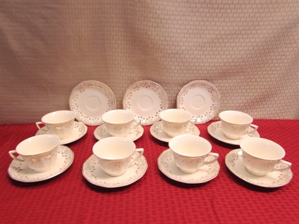 GORGEOUS VINTAGE 22K GOLD EMBELLISHED ROYAL CHINA-8 PLACE SETTINGS & LOTS OF EXTRAS 