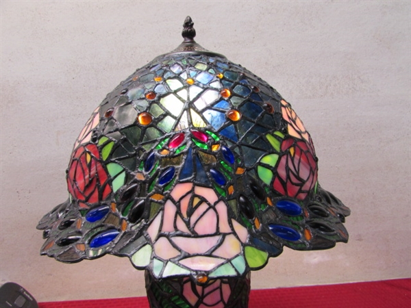 GORGEOUS NEW LIMITED EDITION BEJEWELED ROSE STAINED-GLASS TIFFANY STYLE TABLE LAMP