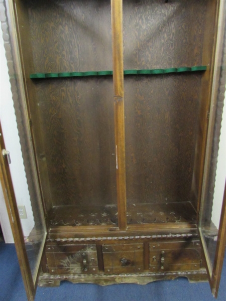 TALL LOCKING WOOD GUN CABINET WITH GLASS FRONTS & KEY