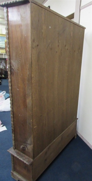 TALL LOCKING WOOD GUN CABINET WITH GLASS FRONTS & KEY