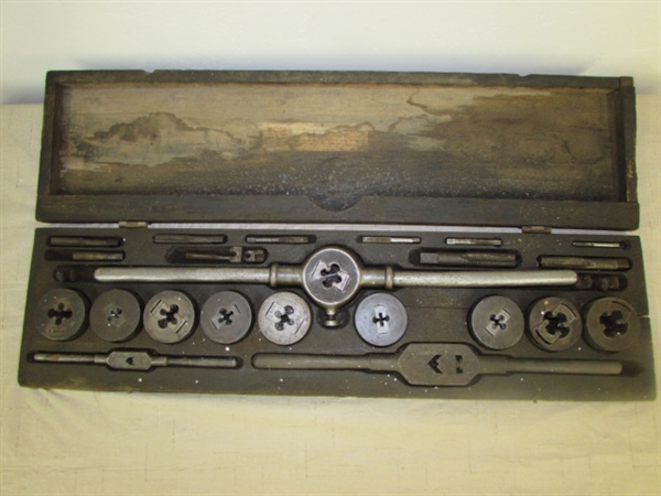 LARGE SET OF LITTLE GIANT TAP & DIE THREADING TOOLS IN WOODEN CASE