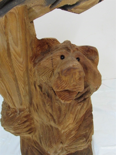 COME ON IN!  CHAIN SAW WOOD CARVED BEAR WITH A WELCOME SIGN