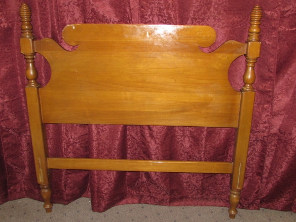 CHARMING VINTAGE SOLID MAPLE TWIN SIZE HEADBOARD & FOOTBOARD WITH BEE HIVE DETAILS #2
