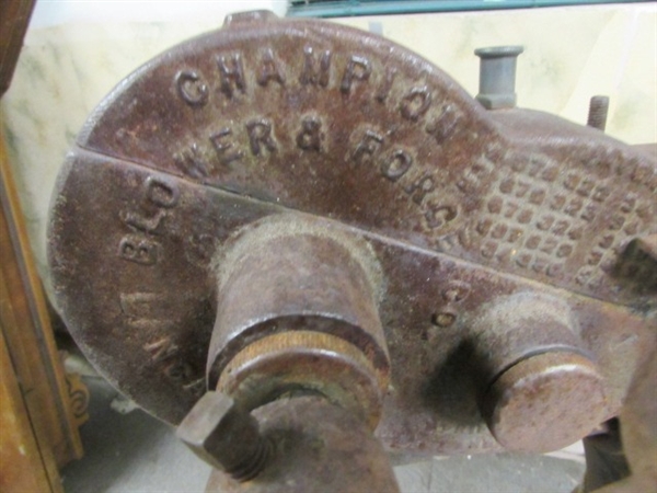 OLD CHAMPION #400 BLOWER/FORGE  -- WORKS GREAT!