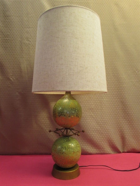 FABULOUS, VERY UNIQUE MID CENTURY MODERN ATOMIC TABLE LAMP