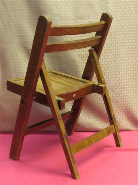 THE MOST ADORABLE ANTIQUE  WOOD FOLDING DECK CHAIR-CHILDS SIZE!