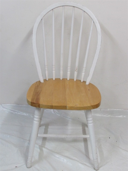 VERY CUTE  VINTAGE COLONAL STYLE  SOLID WOOD FARM CHAIR