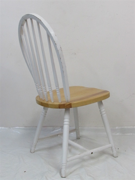 VERY CUTE  VINTAGE COLONAL STYLE  SOLID WOOD FARM CHAIR