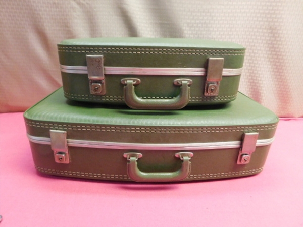 TRIO OF MATCHING VINTAGE SUITCASES VERY CHIC - LOTS OF USES!