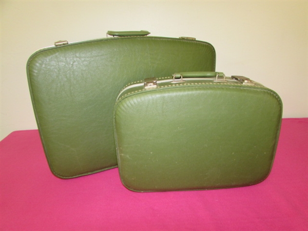 TRIO OF MATCHING VINTAGE SUITCASES VERY CHIC - LOTS OF USES!