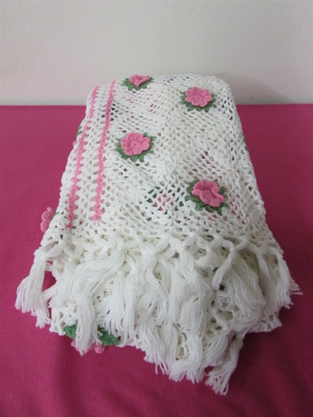BEAUTIFULLLY MADE GRANNY THROW WITH 3-D PINK ROSES