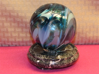 GORGEOUS HAND BLOWN GLASS DECORATIVE BALL WITH BLUE SWIRL PATTERN & MARBLE STAN