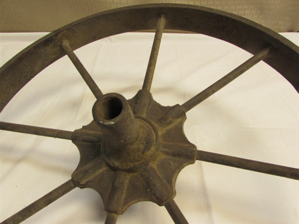 RUSTIC RANCH YARD ART OR TURN IT INTO A CHANDELIER!  ANTIQUE CAST IRON WHEEL