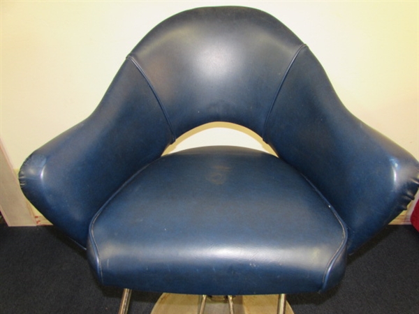 RARE VINTAGE HYDRAULIC BEAUTICIANS CHAIR NAVY BLUE