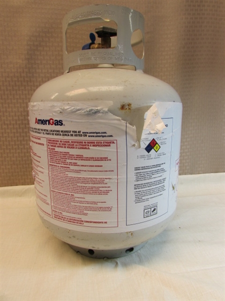 FIVE GALLON PROPANE TANK WITH GAS IN IT