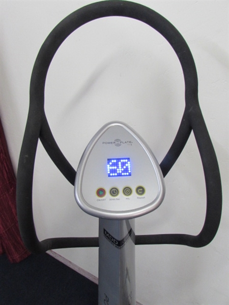 GET A JUMP START ON YOUR NEW YEAR'S RESOLUTION WITH THIS POWER PLATE MY3 FULL BODY EXERCISE MACHINE