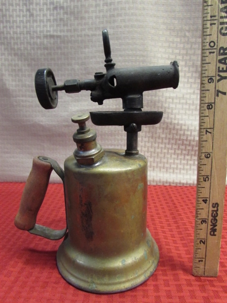 ANTIQUE BRASS OTTO BERNZ CO. BLOW TORCH WITH WOOD HANDLE