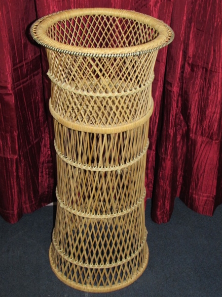 TALL WOVEN BASKET STYLE PLANT STAND PLUS FOUR BEAUTIFUL BASKETS 