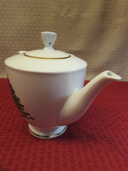 CHRISTMAS TREE  PORCELAIN TEAPOT WITH LID