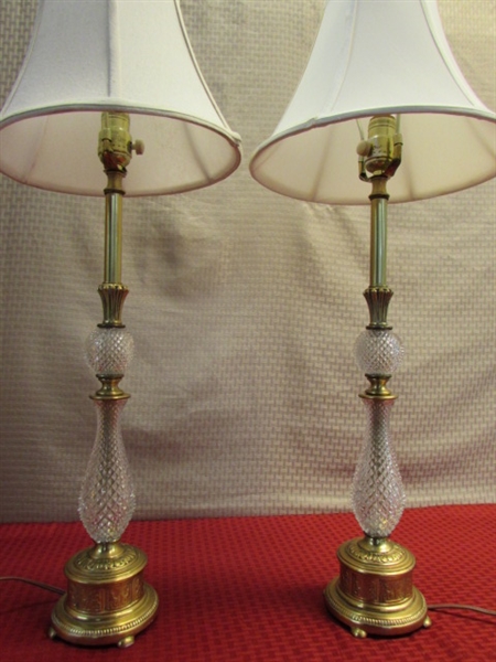 A PAIR OF BEAUTIFUL BRASS & DIAMOND POINT GLASS TABLE LAMPS